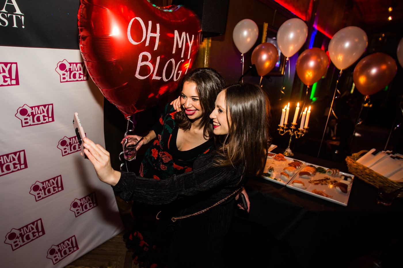 Gäster tar en selfie på ett Influevents-event